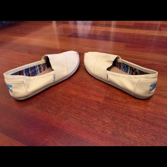 Basically New Cream Toms - Picture 3 of 4